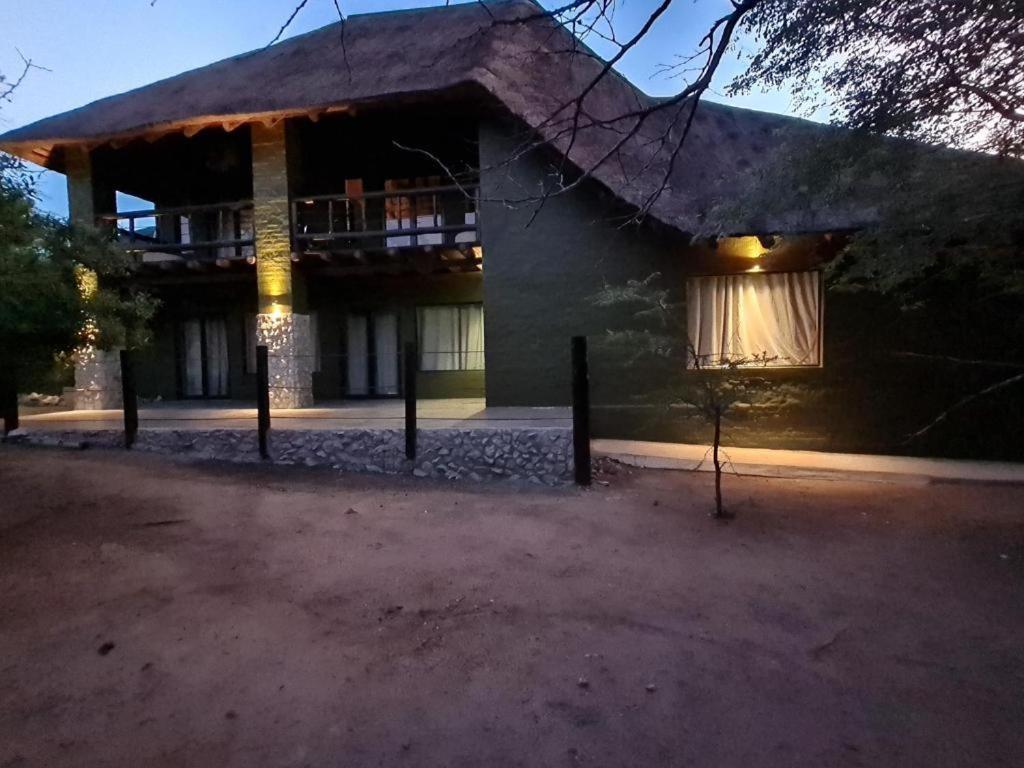 Croc Orvyll'S Kruger Lodge Marloth Park Bagian luar foto